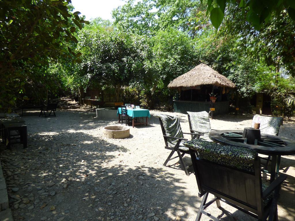 Chitwan Gaida Lodge Sauraha Luaran gambar